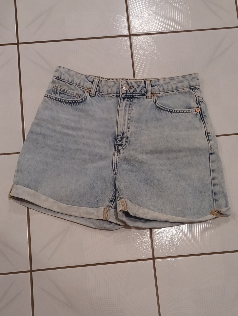 4/$80 Light Blue Rolled-Hem Acid-Wash Jean Shorts - Size 10
